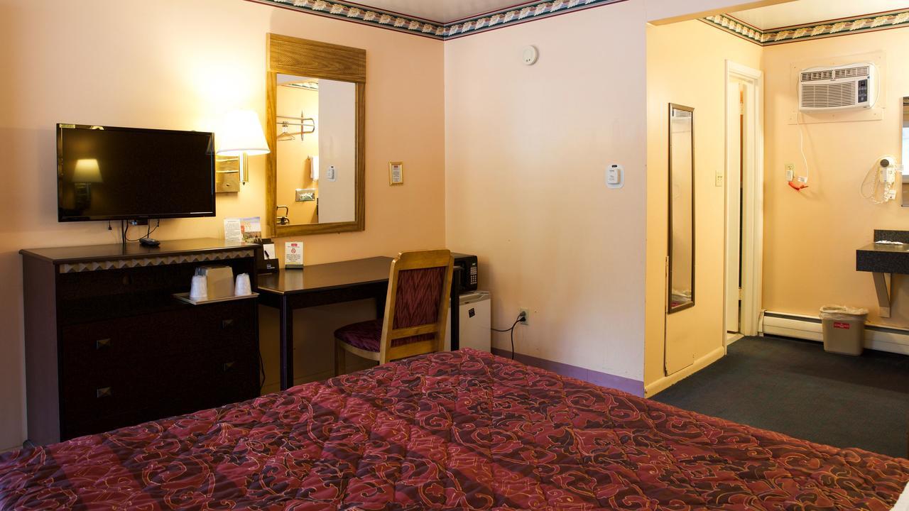 את'נס Hometown Inn מראה חיצוני תמונה