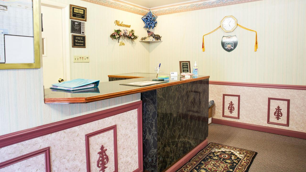 את'נס Hometown Inn מראה חיצוני תמונה