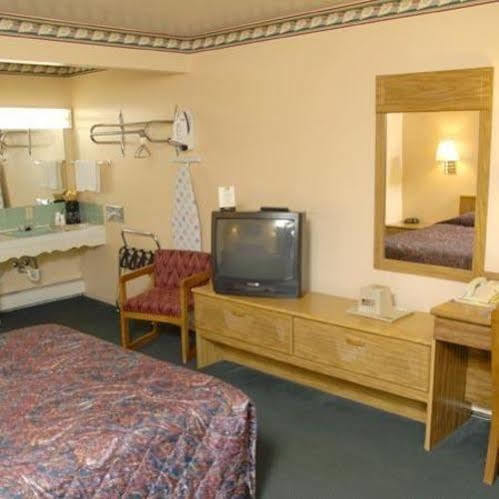 את'נס Hometown Inn חדר תמונה